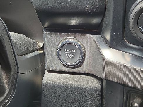 Used 2024 Ford F350 Platinum w/ FX4 Off-Road Package AWD/4WD image 30