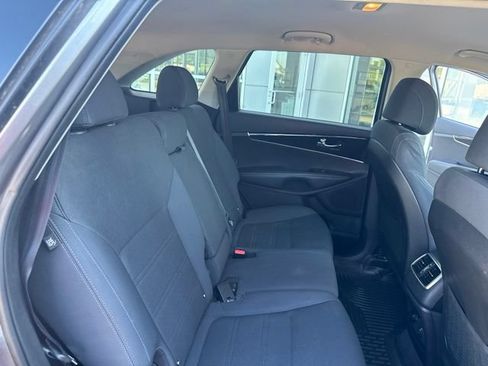 Used 2017 Kia Sorento AWD w/ LX Convenience Package image 29