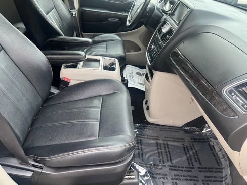 Used 2015 Chrysler Town & Country Touring w/ Driver Convenience Group FWD image 32
