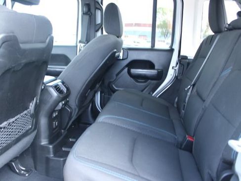 Used 2024 Jeep Wrangler Unlimited Rubicon 4xe AWD/4WD image 38