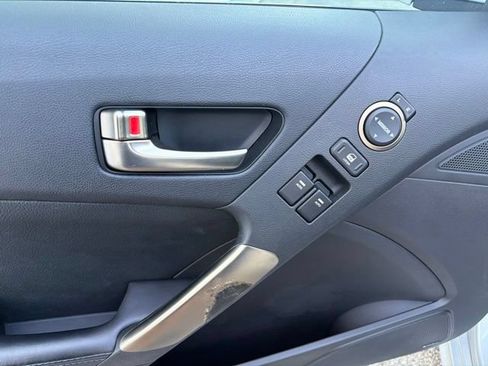 Used 2013 Hyundai Genesis 3.8 RWD image 23