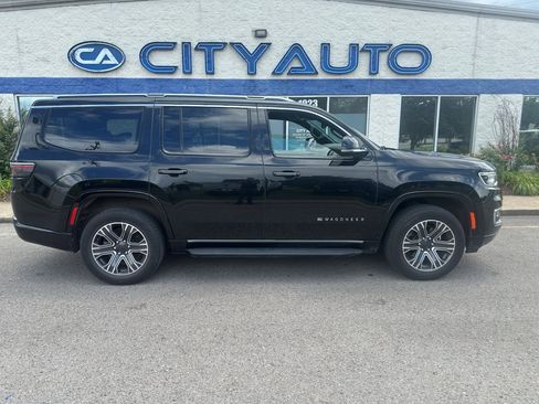 Used 2024 Jeep Wagoneer Series II AWD/4WD image 3