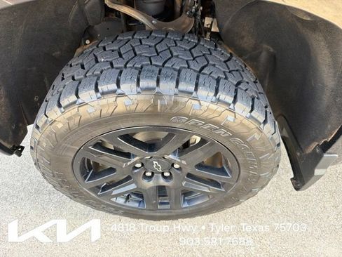Used 2022 Chevrolet Silverado 1500 Custom Trail Boss w/ Midnight Edition AWD/4WD image 4