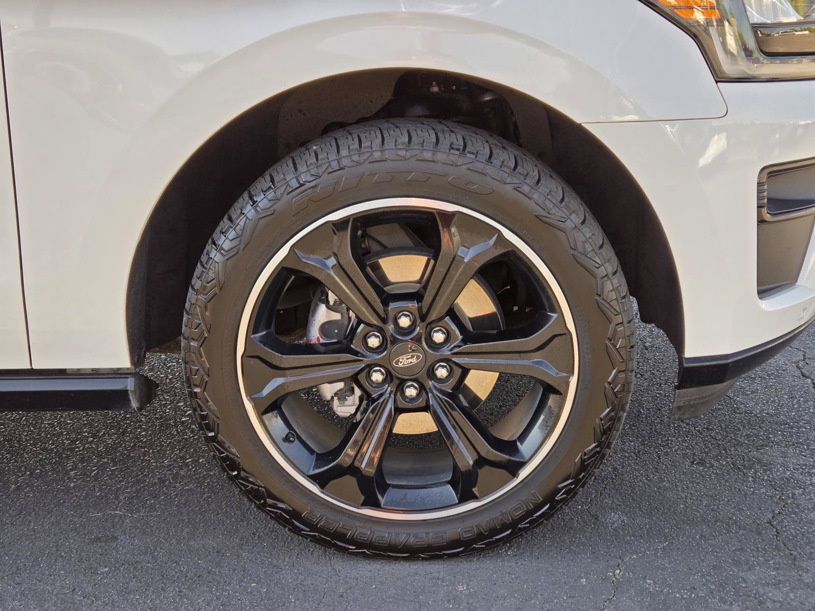 Used 2022 Ford Expedition Limited AWD/4WD image 5
