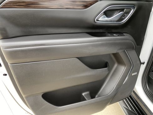 Used 2023 Chevrolet Suburban LT image 18