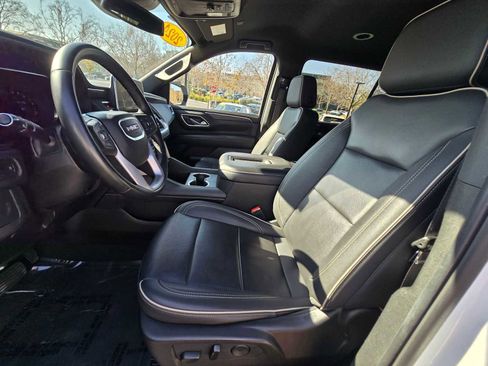 Used 2024 GMC Yukon XL SLT image 25