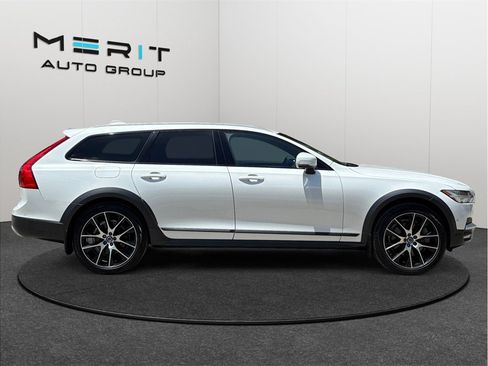 Used 2018 Volvo V90 T6 Cross Country w/ Convenience Package AWD/4WD image 10