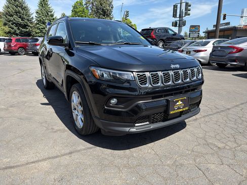 Used 2024 Jeep Compass Latitude AWD/4WD image 11