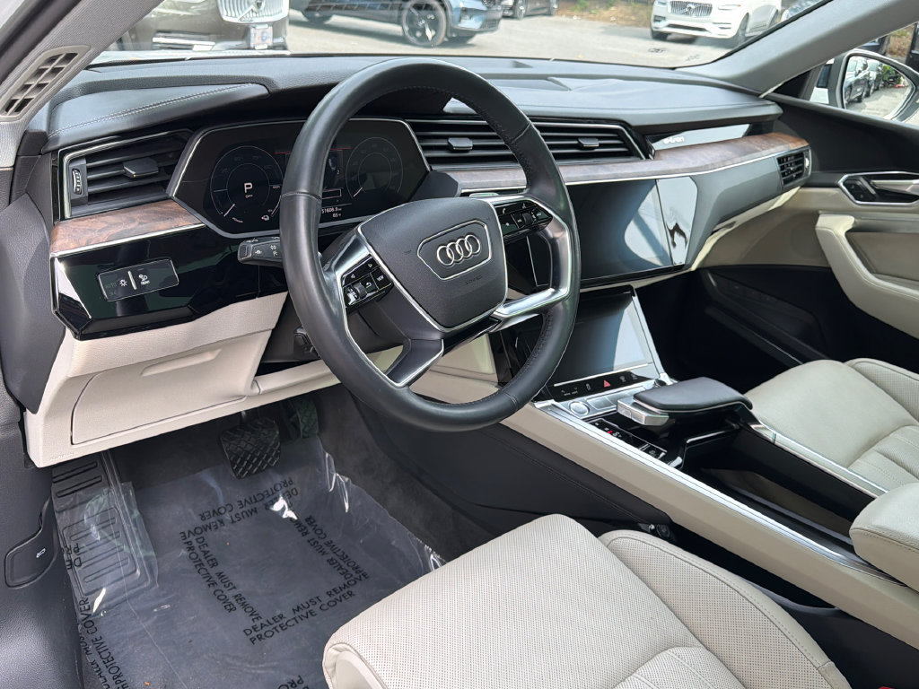 Used 2019 Audi e-tron Prestige w/ Prestige Package AWD/4WD image 18