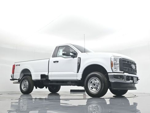 New 2026 Ford F250 XL w/ XL Chrome Package image 3