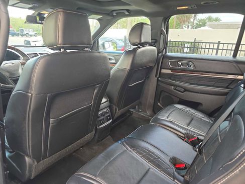 Used 2017 Ford Explorer Platinum AWD/4WD image 13