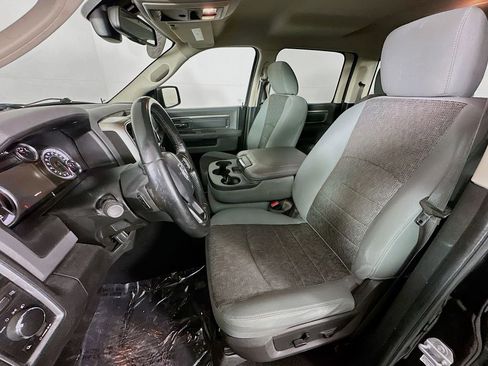 Certified 2019 RAM 1500 Classic SLT w/ Luxury Group image 26