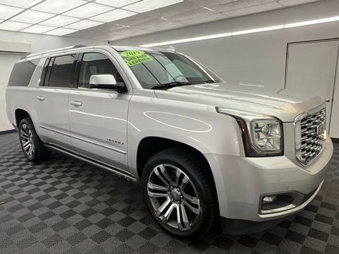 Used 2019 GMC Yukon XL Denali w/ Denali Ultimate Package AWD/4WD image 3