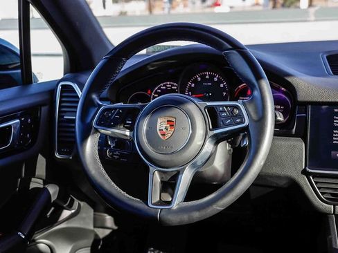 Used 2023 Porsche Cayenne Platinum Edition image 18