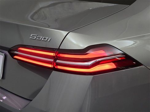 Used 2025 BMW 530i xDrive w/ M Sport Package image 15