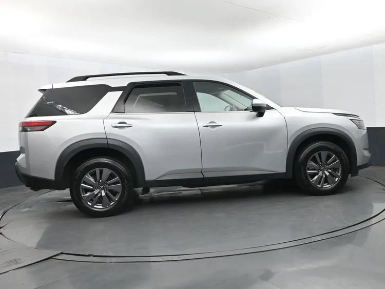 Used 2025 Nissan Pathfinder SV AWD/4WD image 4