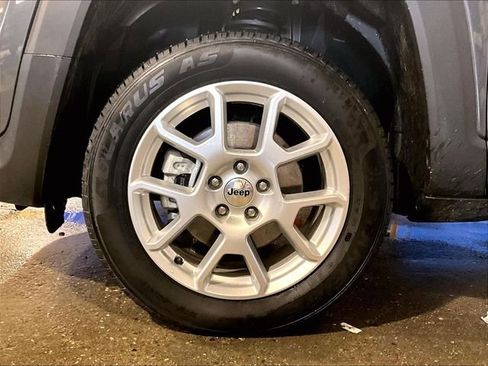 Used 2023 Jeep Renegade Latitude image 9