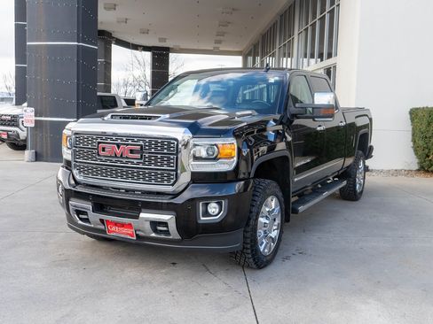 Used 2019 GMC Sierra 2500 Denali w/ Duramax Plus Package image 3