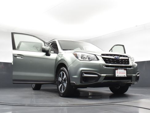 Used 2018 Subaru Forester 2.5i Premium w/ All-Weather Package AWD/4WD image 30