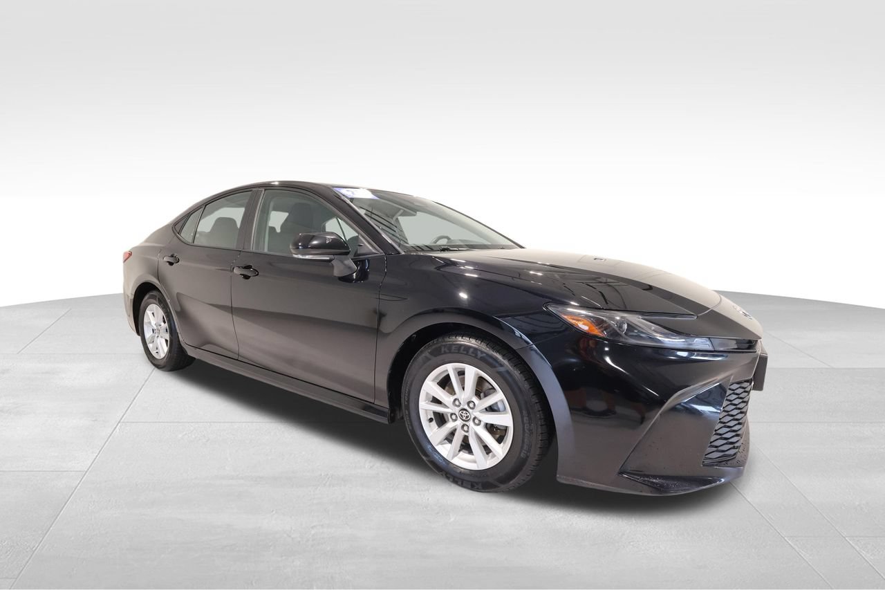 Used 2025 Toyota Camry LE FWD image 6