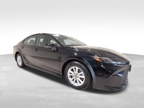 Used 2025 Toyota Camry LE FWD image 6