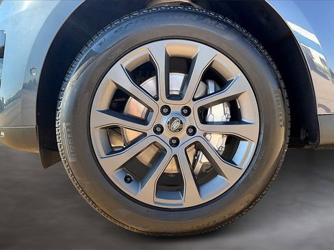 Used 2025 Land Rover Range Rover Sport SE image 8