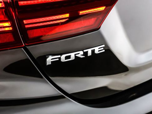 Used 2023 Kia Forte GT-Line w/ GT-Line Premium Package image 10