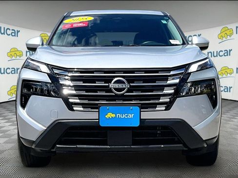 Used 2025 Nissan Rogue SV AWD/4WD image 2