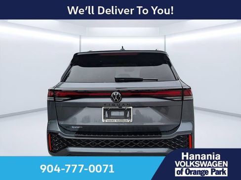 New 2026 Volkswagen Tiguan SE R-Line FWD image 4