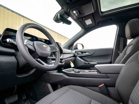 New 2026 Chevrolet Equinox LT w/ Safety and Technology Package AWD/4WD image 5