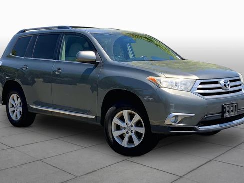 Used 2011 Toyota Highlander 4WD w/ Tech Pkg image 2