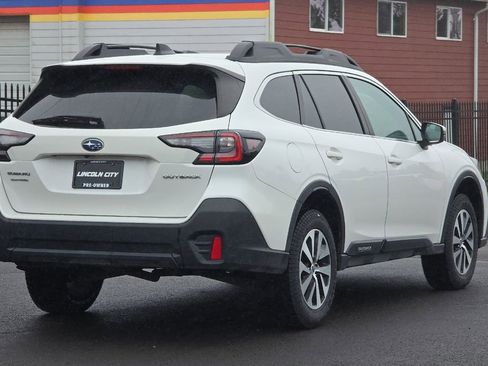 Used 2022 Subaru Outback Premium image 4