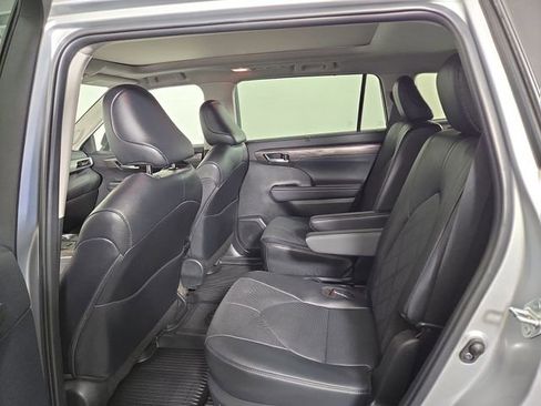 Used 2024 Toyota Highlander Platinum AWD/4WD image 16