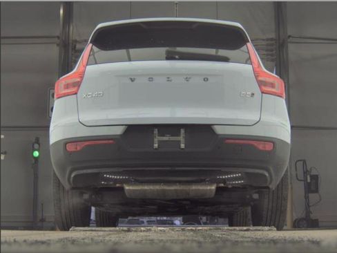 Certified 2025 Volvo XC40 B5 Plus image 3