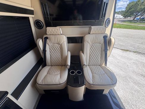 Used 2023 Mercedes-Benz Sprinter 3500 image 51