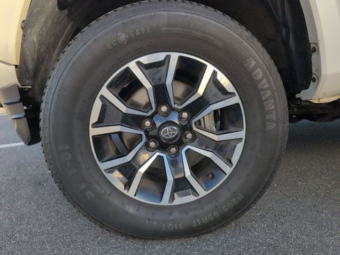 Used 2023 Toyota Tacoma TRD Sport image 29