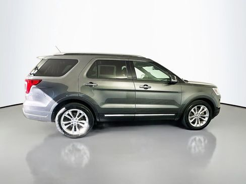 Used 2018 Ford Explorer XLT w/ Equipment Group 202A image 8