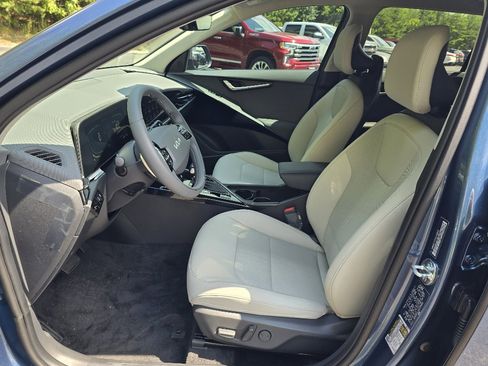 New 2025 Kia Niro EX image 5