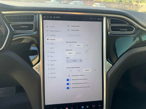 Used 2015 Tesla Model S 70D image 27