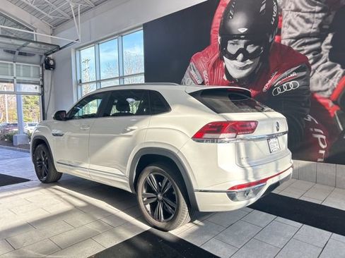 Used 2021 Volkswagen Atlas Cross Sport SE w/ Panoramic Sunroof Package image 3