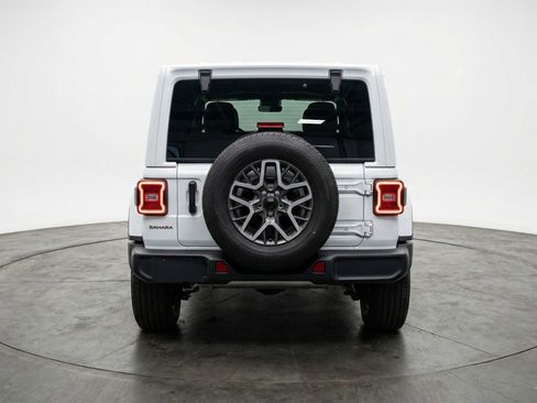 Used 2025 Jeep Wrangler Sahara image 7