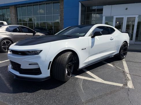 Used 2022 Chevrolet Camaro SS RWD image 13