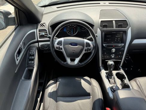 Used 2015 Ford Explorer XLT w/ Equipment Group 202A AWD/4WD image 10