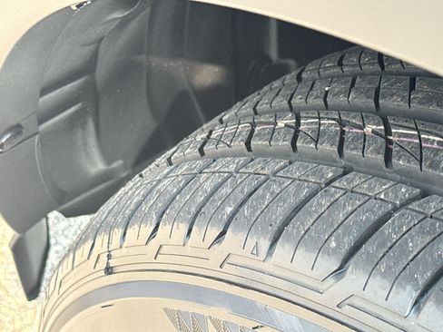 New 2026 Nissan Pathfinder SL AWD/4WD image 10