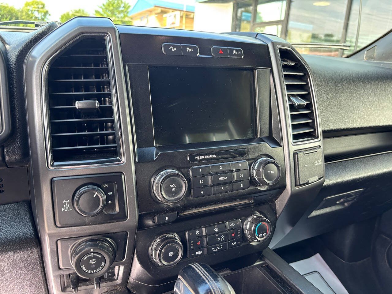 Used 2017 Ford F150 XLT w/ Equipment Group 302A Luxury AWD/4WD image 18
