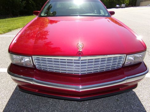 Used 1996 Cadillac De Ville Sedan FWD image 3
