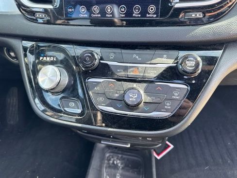 Used 2020 Chrysler Pacifica Touring-L Plus w/ S Appearance Package FWD image 13