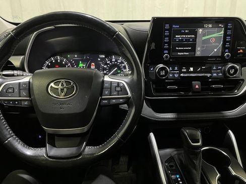 Used 2022 Toyota Highlander XLE AWD/4WD image 22