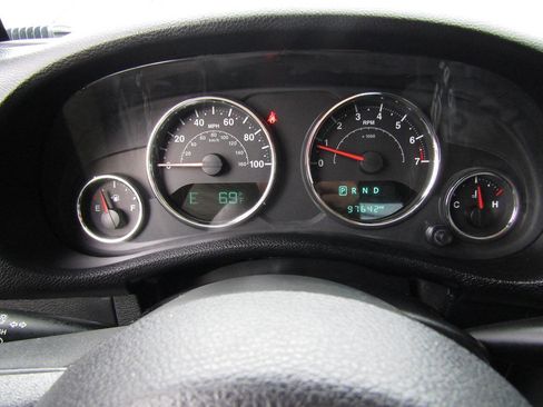 Used 2015 Jeep Wrangler Sport w/ Quick Order Package 24S AWD/4WD image 13