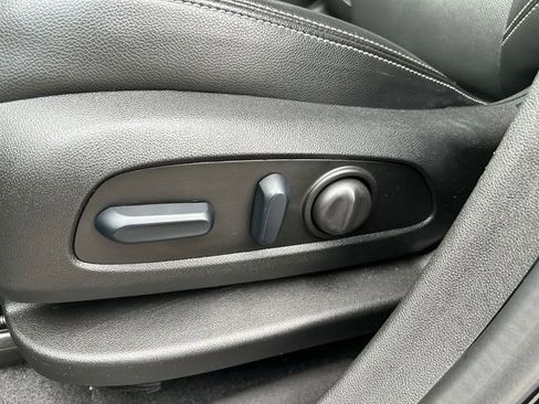 Used 2024 GMC Terrain SLT image 21